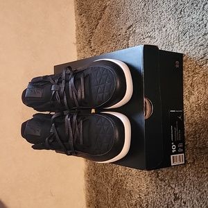 MENS JORDAN CLUTCH SHOES.  SZ 10.5